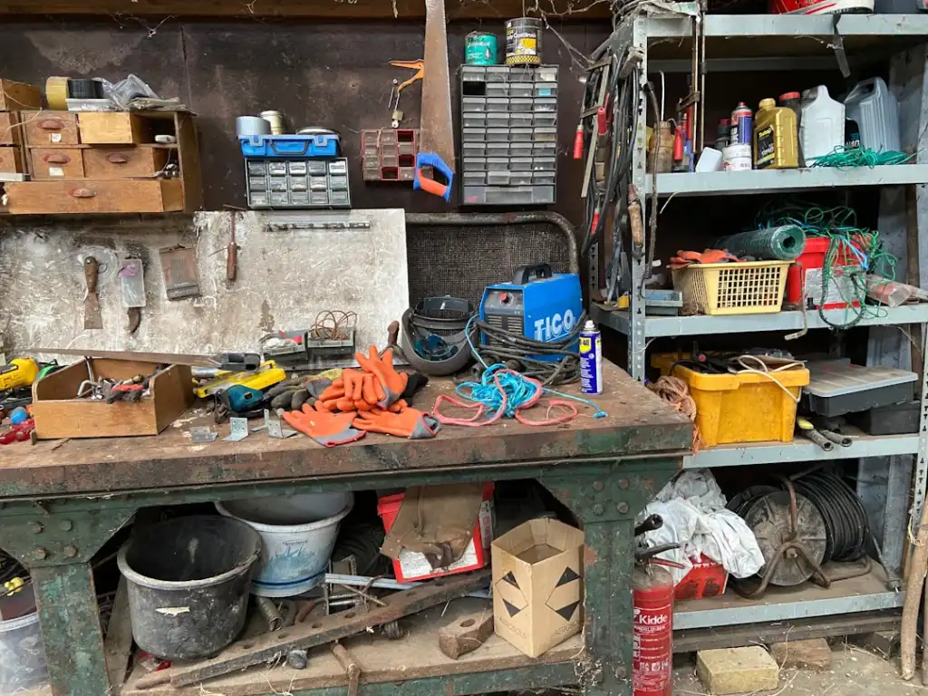 随州石英石与人造石台面加工工艺对比及适用场景分析